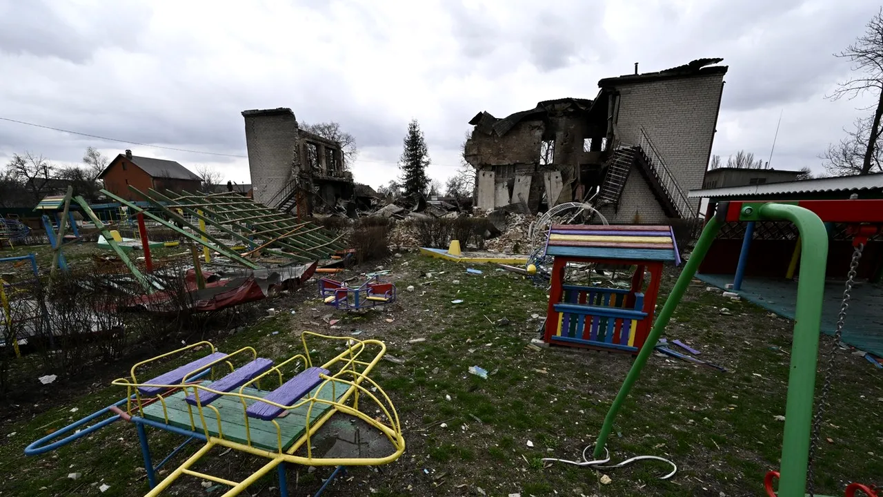 Atac rusesc asupra unei școli în care se adăposteau 90 de persoane: Doi oameni au murit și alți 60 se află sub ruine - guvernator