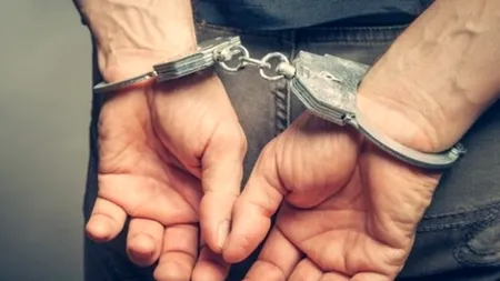 VIDEO Un bărbat dat în urmărire națională și internațională, PRINS de polițiștii Capitalei. Îl așteaptă ani grei în spatele gratiilor