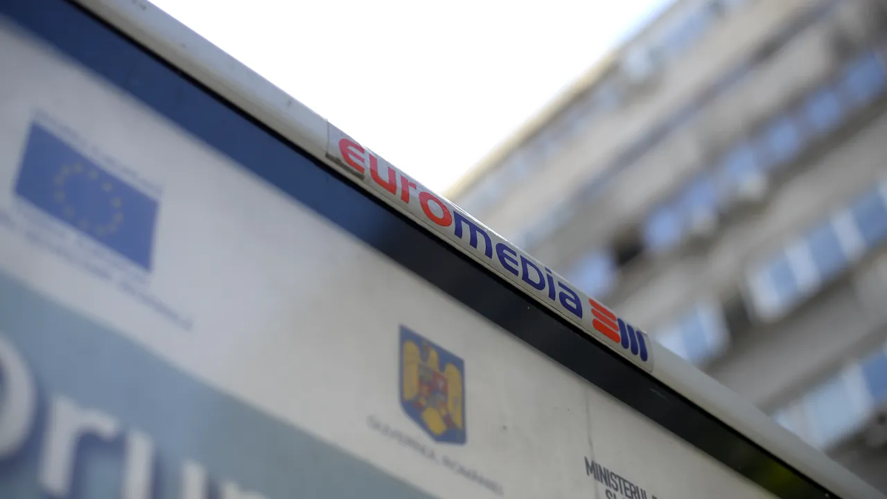 CĂLĂTORIA CONTINUĂ: Cum i-a cumpărat premierul Ponta, de la masa Guvernului, panourile electorale candidatului Ponta