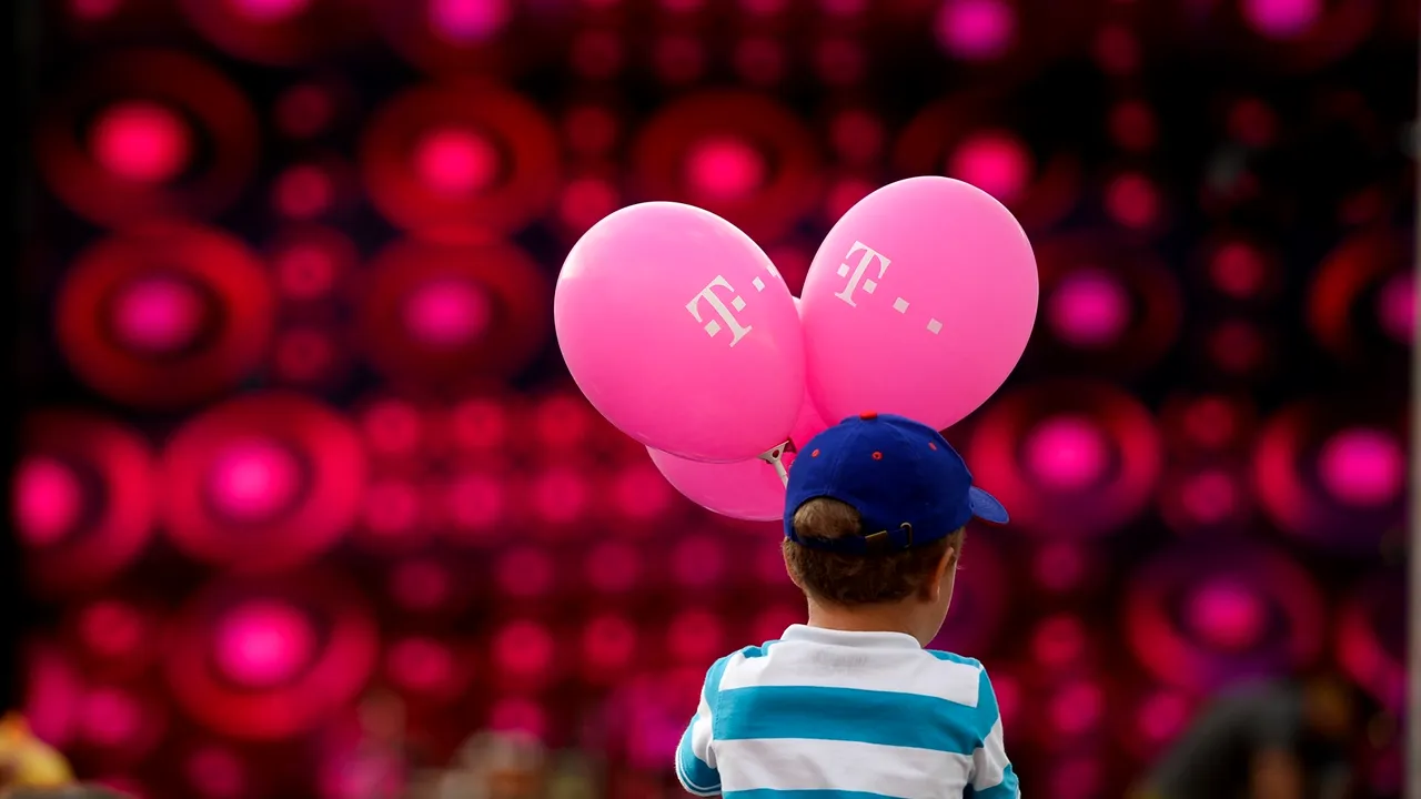 Parteneriat surpriză pe piața programelor TV din România. Anunțul făcut de Telekom