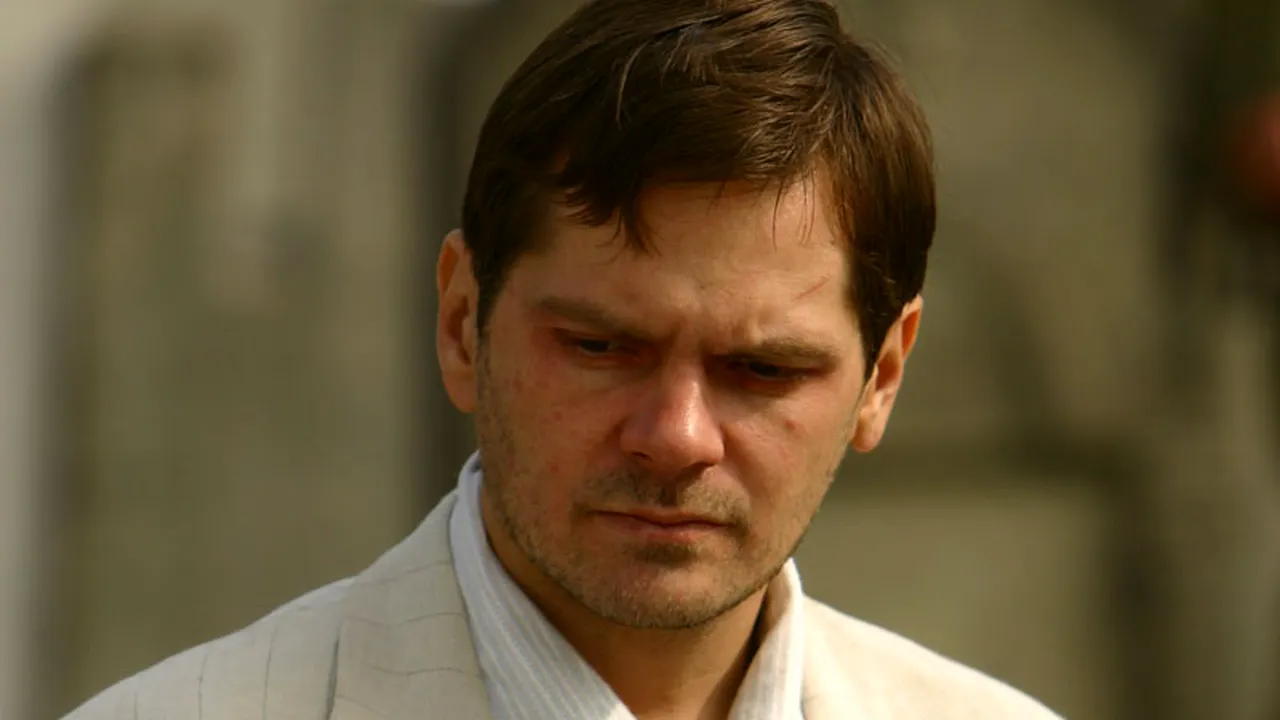 Enervat de gesturile unor spectatori, Florin Piersic Jr a părăsit scena de teatru în timpul piesei 