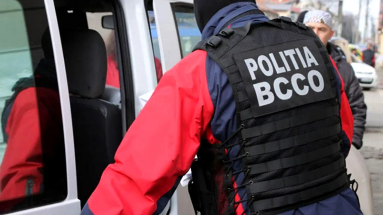 MEGA-EXCLUSIVITATE GÂNDUL.RO. Hoții au spart, vineri noapte, sediul ”Crimei Organizate” din București în timp ce polițistul care păzea intrarea dormea (la propriu) în post! Ce obiecte au dispărut + detalii despre lovitura nemaipomenită în istoria modernă a Poliției Române