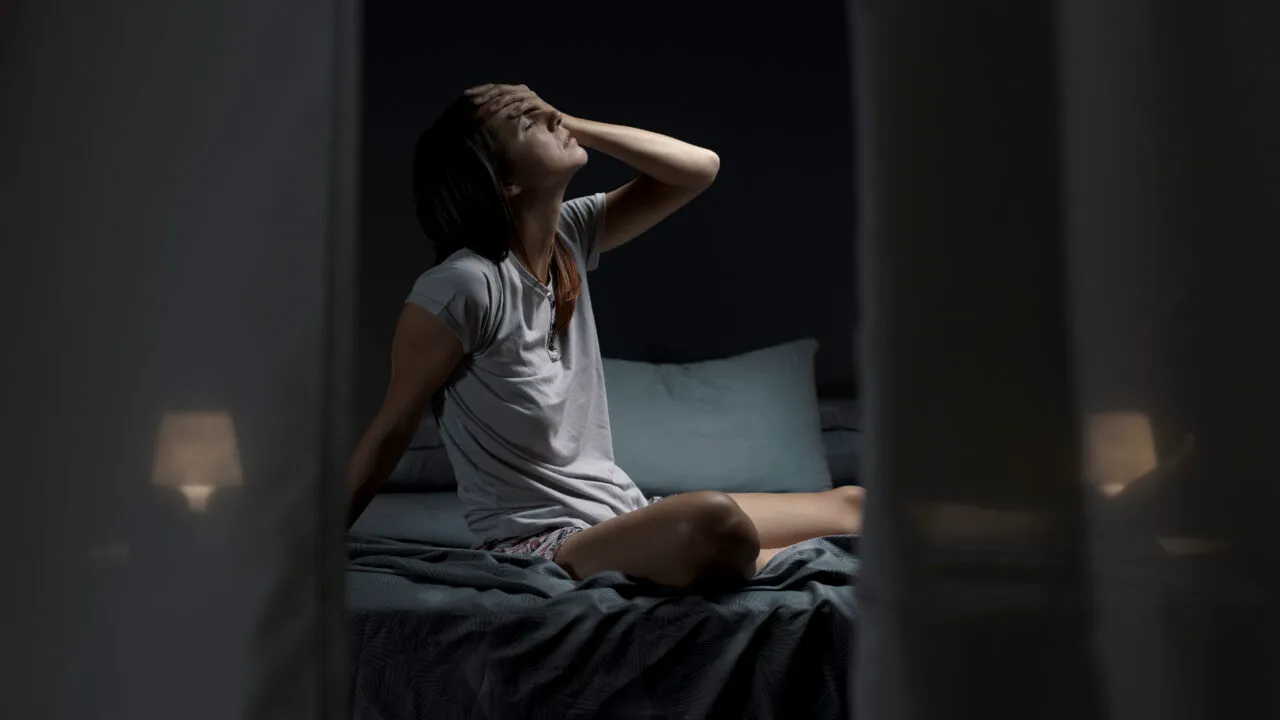 Obiceiul banal din timpul nopții care poate deveni periculos pentru inimă. Mulți români îl urmează fără să știe că poate fi nociv