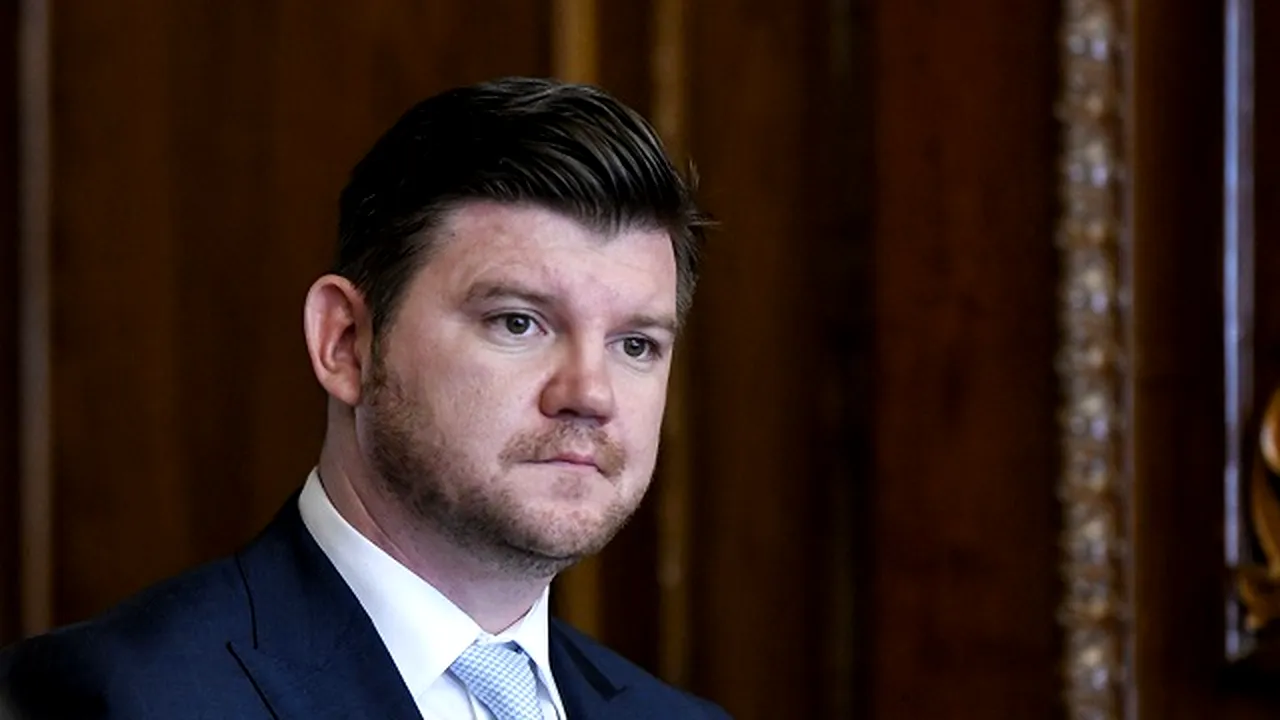 Consultantul politic Anton Pisaroglu explică motivele care au dus la înfrângerea Gabrielei Firea: ”Dacă ar fi avut o campanie coerentă, cu mișcări strategice bazate pe date sociologice și o bună echipă de campanie, nu ar fi pierdut”