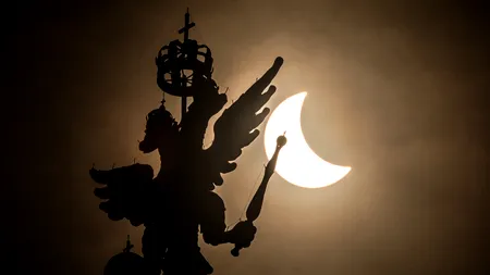 Cea mai lungă ECLIPSĂ TOTALĂ DE LUNĂ a secolului XXI