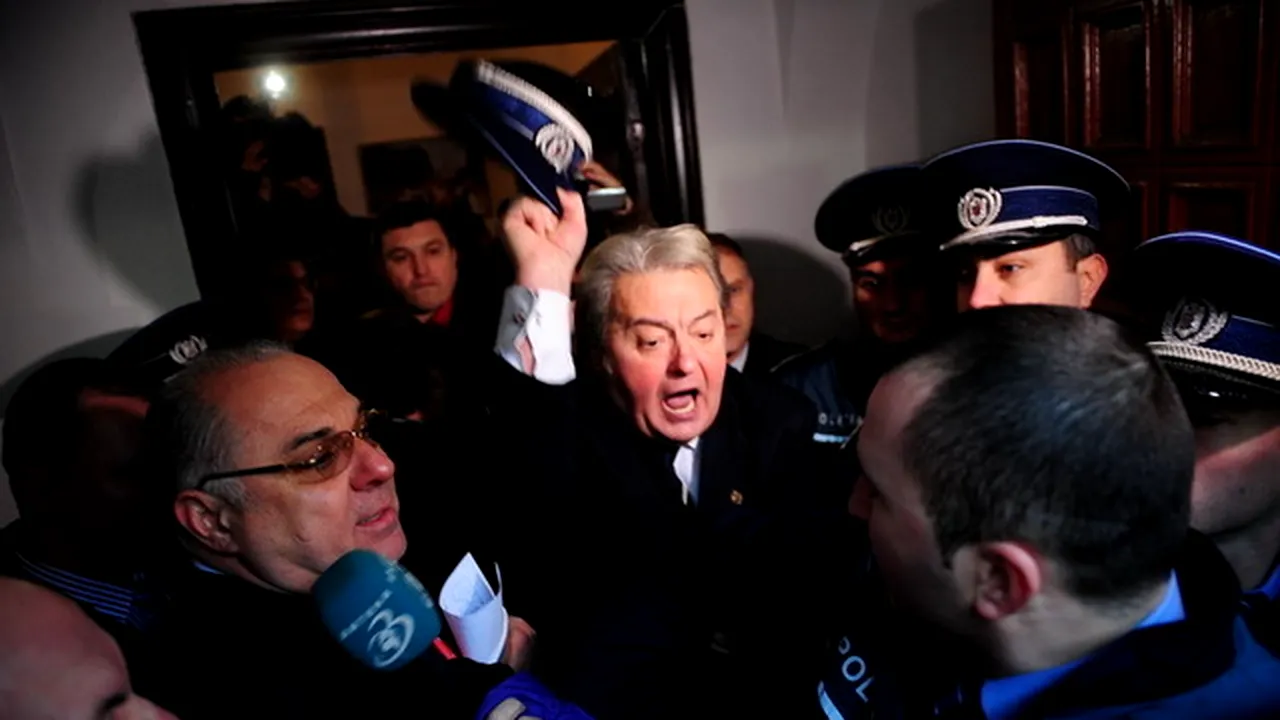 România TV, amendată cu 30.000 de lei din cauza limbajului injurios al lui Corneliu Vadim Tudor