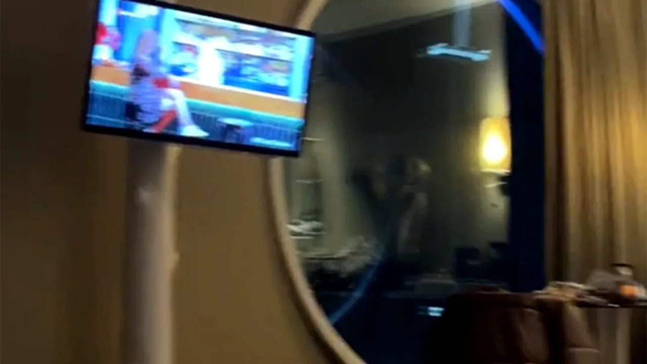 Două turiste au rezervat o cazare într-un hotel de lux din Amsterdam. Ce au găsit în mijlocul camerei: „Jocurile foamei”