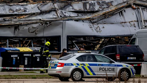 Doi polonezi au fost arestați pentru incendierea unei fabricii care producea arme pentru Ucraina. Suspecții spun că nu au legătură cu Rusia