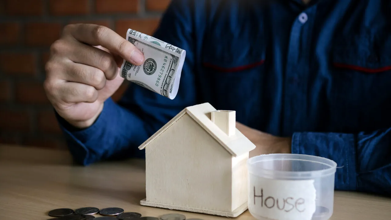 Un internaut care stă cu chirie de 16 ani l-a întrebat pe un avocat dacă are „DREPT” la casă. Răspunsul avocatului a strâns reacții