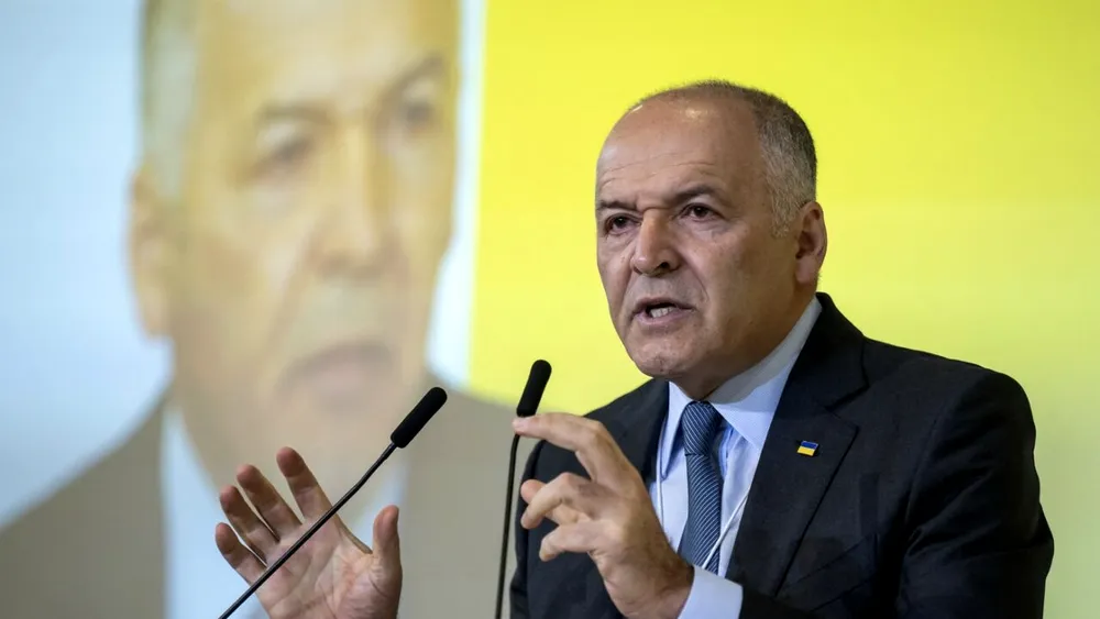 Oligarhul ucrainean Victor Pinchuk preia oficial fabrica ArcelorMittal din Roman. Miliardarul face recrutări pentru a crește volumul de producție