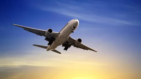 Aterizare de urgență la Moscova după ce un Boeing 777 a avut probleme la motor