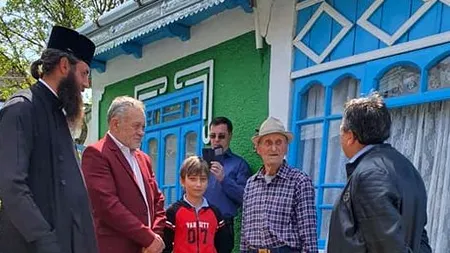 FOTO. Fără mască și mănuși, mai mulți consilieri din Vaslui au împărțit diplome veteranilor de război: „Ne bucurăm să-i avem în viață”