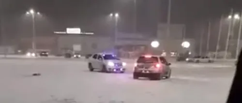 VIDEO | Polițiștii au lăsat fără permis 16 șoferi din Bacău, care făceau drifturi pe zăpadă