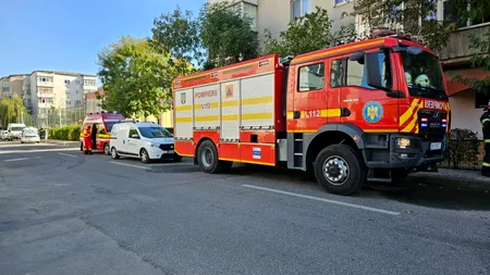 INCENDIU izbucnit într-un bloc din Slatina. Mai mulți locatari, inclusiv un bebeluș, au fost evacuați pe geam