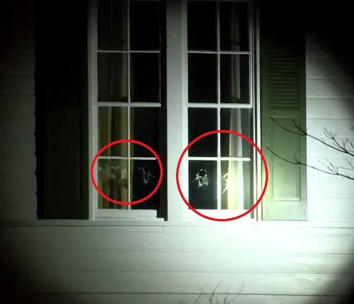 ferestrele casei lui J.D. Vance din Ohio au fost sparte FOTO: X