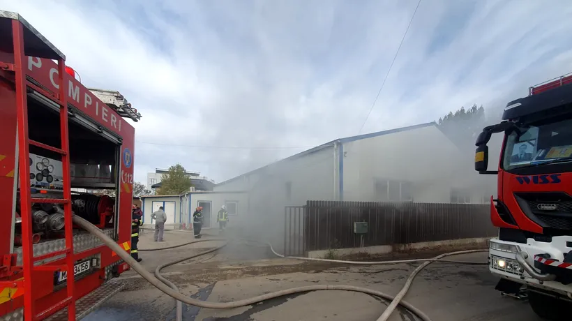 Incendiu violent la un service din Bragadiru. Pompierii au intervenit și au reușit să lichideze flacăra