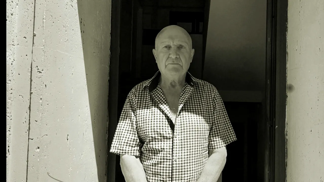 Ultima parte a singurului interviu cu bătăușul legendar al mahalalelor lui Ceaușescu, vineri, în exclusivitate la Gândul. Cum a ajuns să o ia de soție pe cea mai bună prietenă a Mădălinei Manole