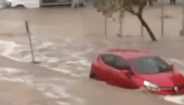 <span style='background-color: #0d0089; color: #fff; ' class='highlight text-uppercase'>EXTERNE</span> Serviciile meteorologice sunt în ALERTĂ! Furtuna BORA face ravagii pe insula grecească Limnos / Pagube și inundații și în Rodos