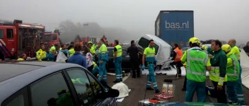 Accident TERIBIL pe o autostradă din <i class='ep-highlight'>Olanda</i>: doi morți și 26 de răniți după ce 150 de vehicule s-au ciocnit. FOTO și VIDEO