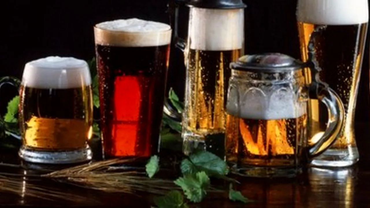 STUDIU. Cum influențează forma paharului ritmul în care bem alcool