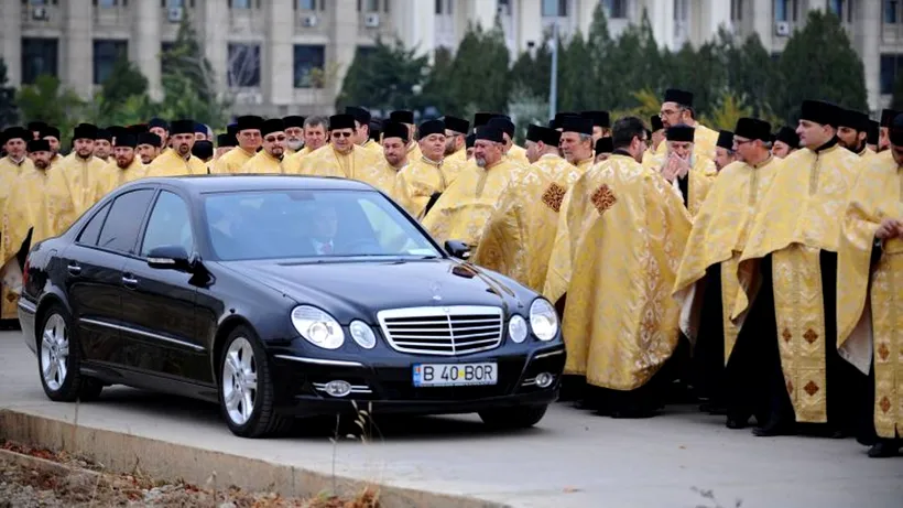 Patriarhul se roagă în Mercedes. De ce nu a oprit coloana oficială la Colectiv