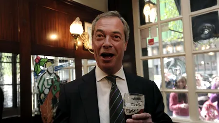Nigel Farage, alungat dintr-un pub de protestatari