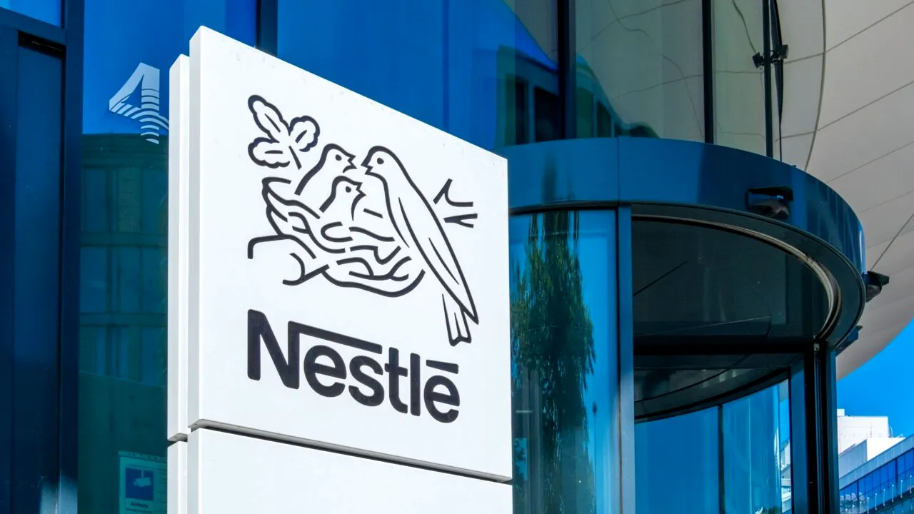 Nestlé şi Danone, vizate de noi acuzaţii privind gestionarea retragerilor de lapte praf pentru bebeluşi. În produs s-a detectat o toxină periculoasă