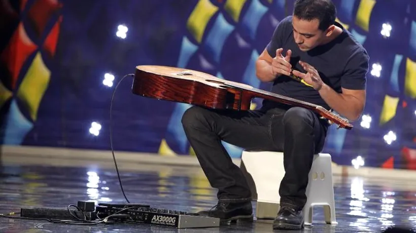 ROMÂNII AU TALENT. Studentul care a reinventat cântatul al chitară