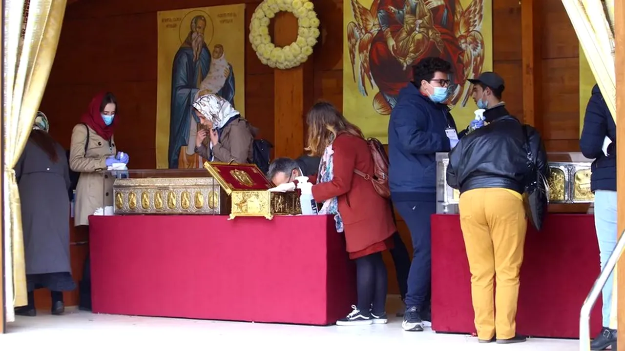 Cum vor fi organizate slujbele religioase și procesiunile: Minimum doi metri între persoane