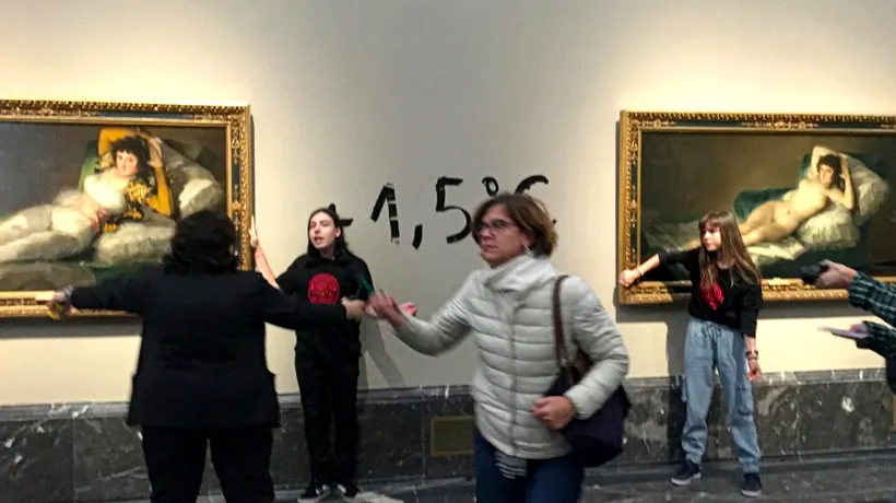 Două activiste pentru schimbări climatice s-au lipit cu câte o mână de ramele a două tablouri ale lui Goya la muzeul Prado din Madrid