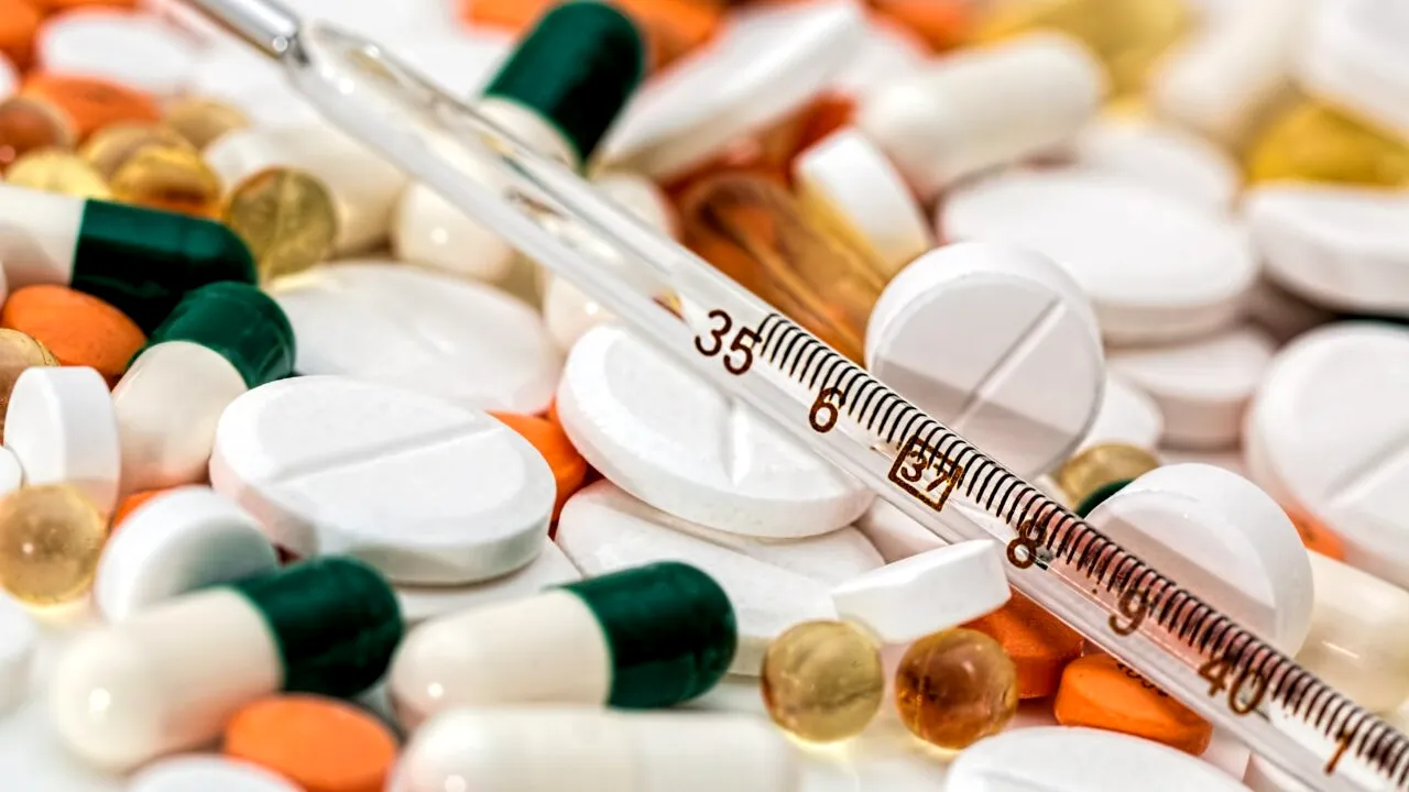 Lista medicamentelor antitermice, antiinflamatorii și antivirale disponibile în farmacii care înlocuiesc tratamentele lipsă de pe piață