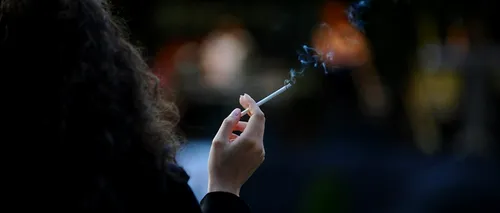 Primele amenzi pentru fumători. Oameni prinși că fumează în parcuri pentru copii și gară, sancționați la Timișoara 