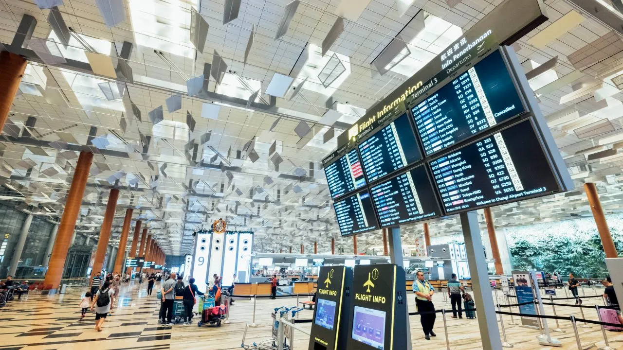 Transportul aerian a scăzut în România cu 76,2% în primul trimestru. Care sunt principalele ţări de unde au sosit pasagerii debarcaţi