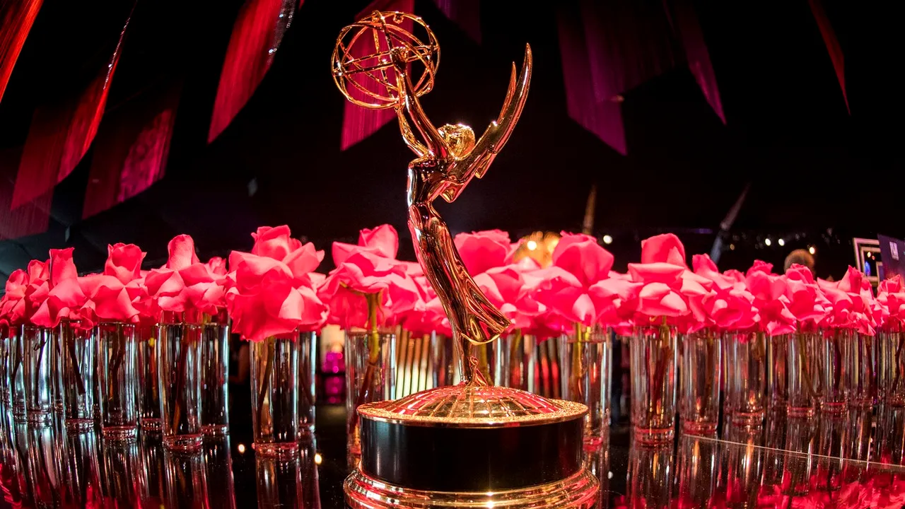 EMMY 2023: Ceremonia de decernare a premiilor a fost oficial mutată în 2024, în speranța că grevele scenariștilor și actorilor vor înceta până atunci