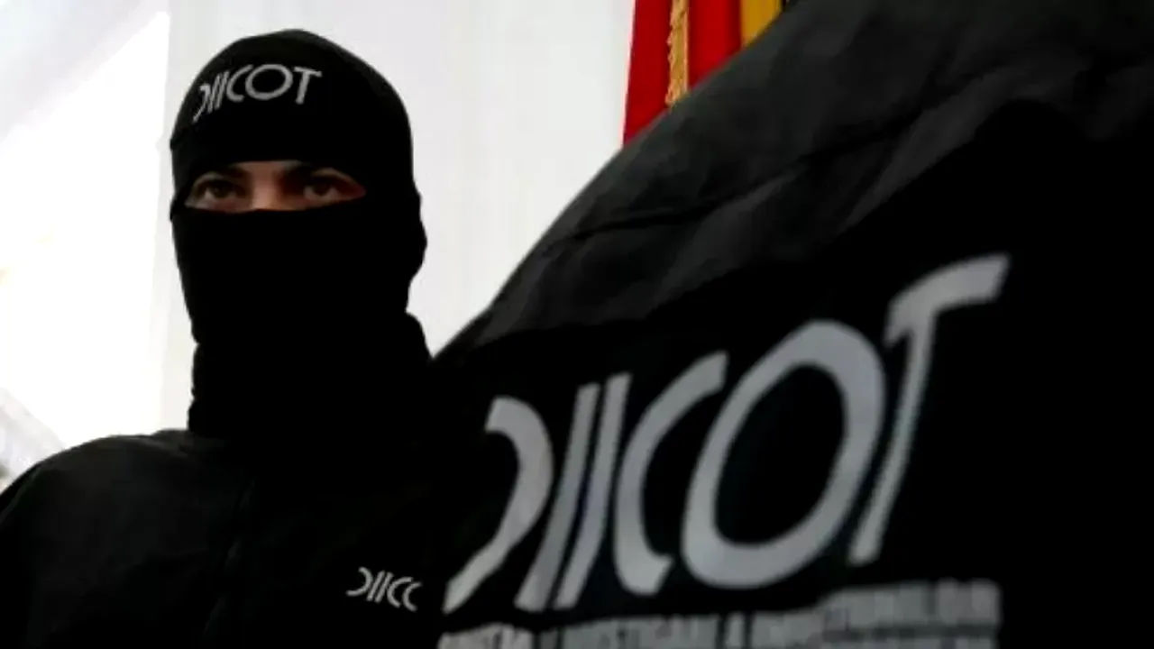 Șapte persoane, între care și un militar, prinse când vindeau DROGURI