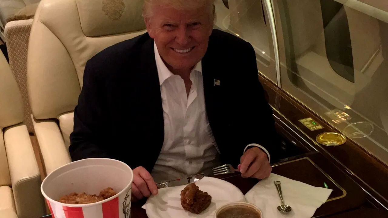 Pasionat de McDonald’s, Trump spune că „probabil ar trebui” să ia medicamente ca să mai slăbească un pic. Președintele SUA are 102 kg