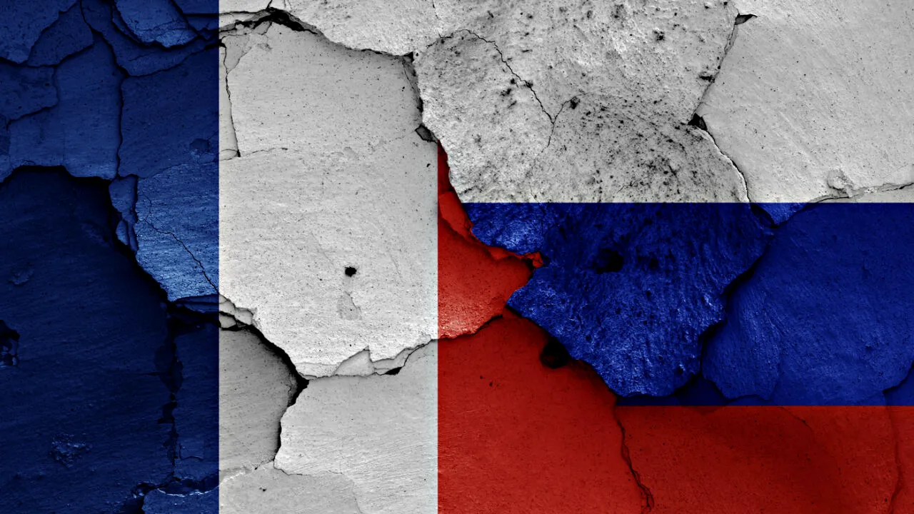 Rusia denunță acuzațiile Franței privind ATACURILE cibernetice și piratarea e-mailurilor echipei lui Macron în alegerile din 2017