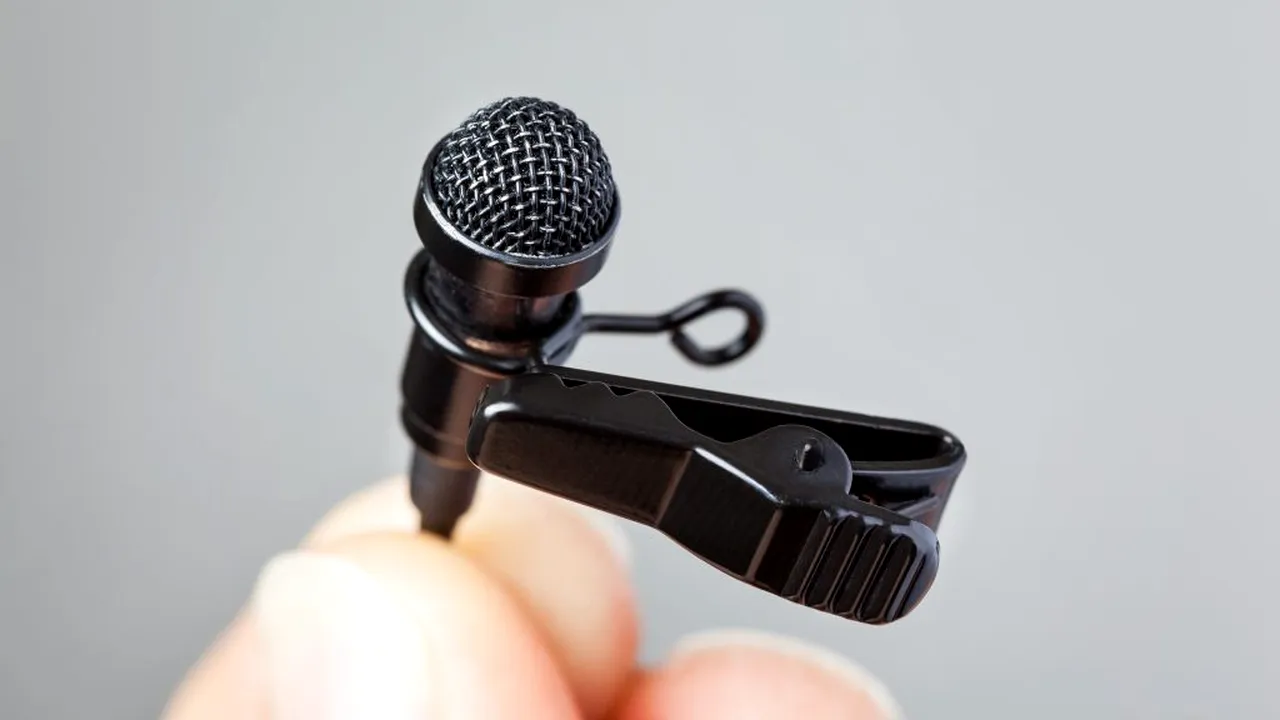 Bănuiești că SRI-ul sau Poliția ți-a plantat microfoane în mașină, la birou sau în casa? Află cum le poți detecta 