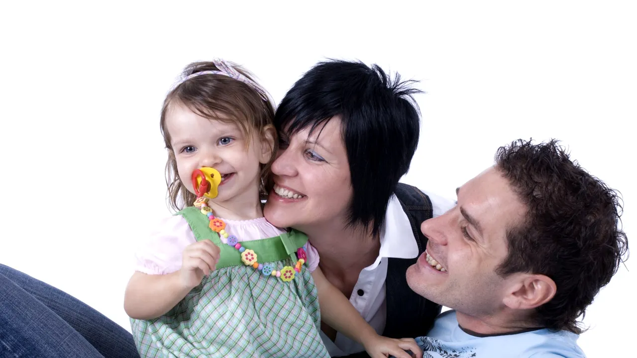 Peste jumătate dintre românii ce aparțin unei familii TRADIȚIONALE și-ar dori să facă parte dintr-o familie MODERNĂ