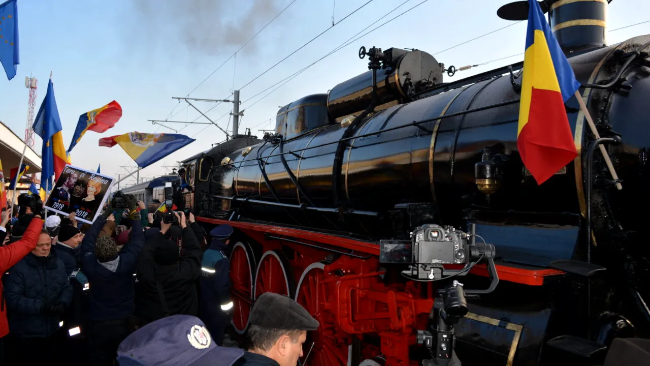 CFR Călători a anulat petrecerea cu lăutari care ar fi urmat să aibă loc în Trenul Regal