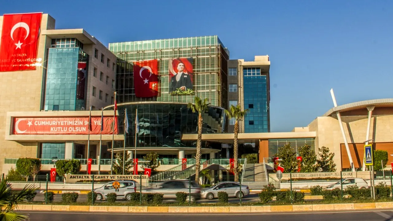 Explozie lângă Camera de Comerț din Antalya