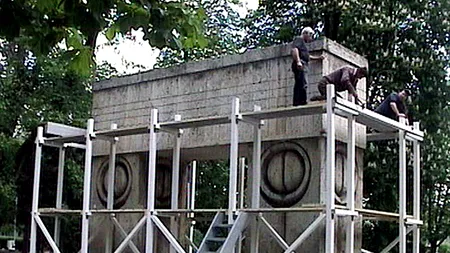 Poarta Sărutului va fi restaurată în primăvara anului viitor cu fonduri de la Ministerul Culturii