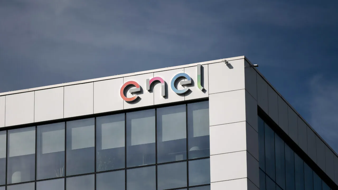 Compania Public Power Corp din Grecia a început negocierile pentru preluarea activelor Enel din România