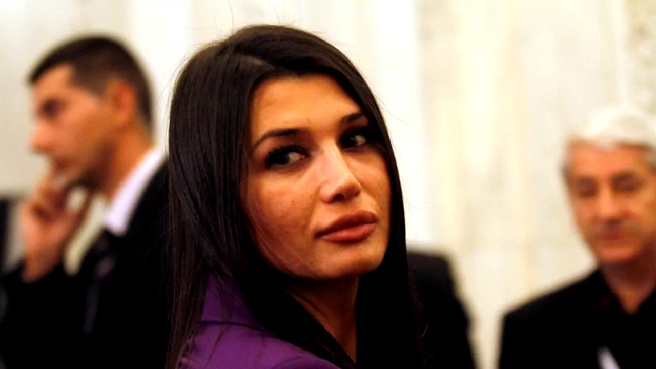 Fotografie inedită a Elenei Băsescu. Cum a pozat alături de sora sa