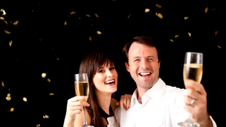 Strâng vara ca să aibă iarna. Românii vor hoteluri scumpe de Revelion, deși pentru vară aleg pachetele mai iefine