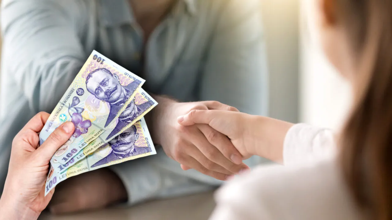 Primele de Crăciun 2025. 90% dintre angajatori vor oferi bonusuri în bani sau vouchere cadou