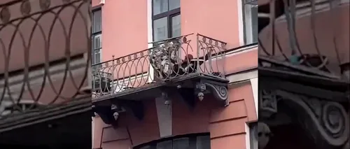 Video șocant. Momentul în care doi tineri cad de la balcon. Se băteau și s-a rupt balustrada