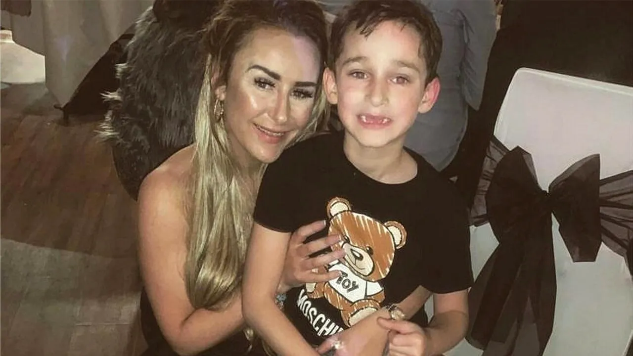 Femeia bipolară din imagine susține că ea a cauzat Covid-19: „Sunt responsabilă pentru această pandemie”