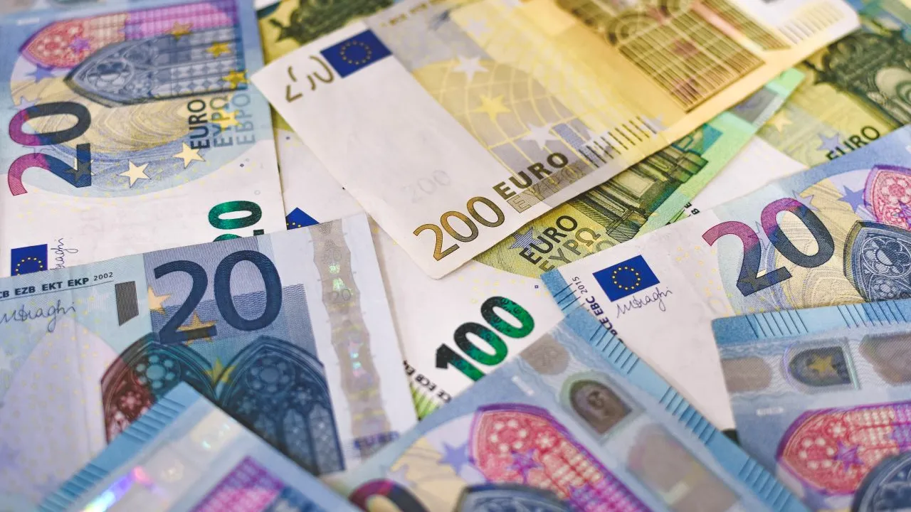 Curs valutar BNR 22 septembrie. Euro a atins un nou maxim istoric