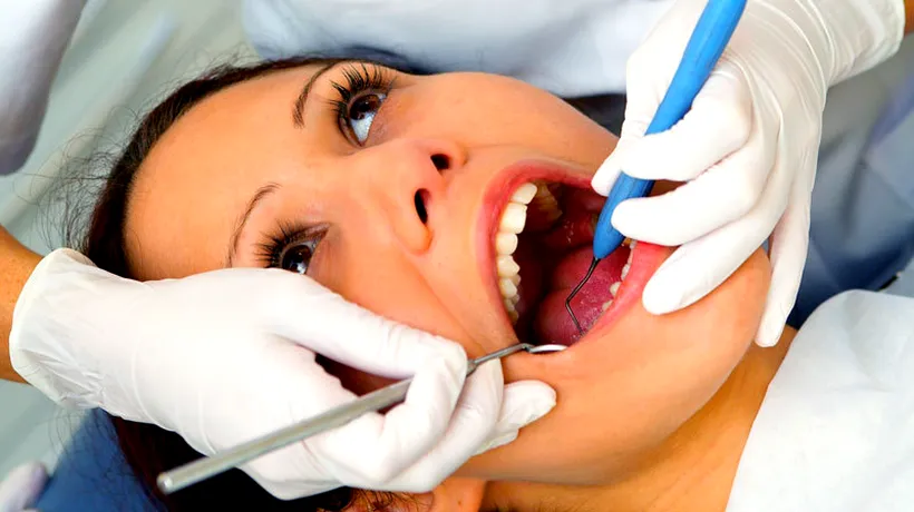 Plombele dentare ar putea deveni un lucru al trecutului. Cercetătorii britanici au descoperit o metodă revoluționară de tratare a problemelor dentare